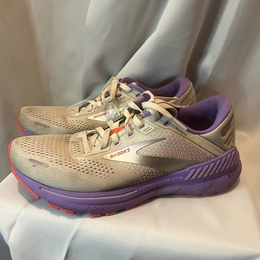 Brooks Adrenaline GTS 22 Women's Running Shoes - Cream and Purple - Picture 2 of 11